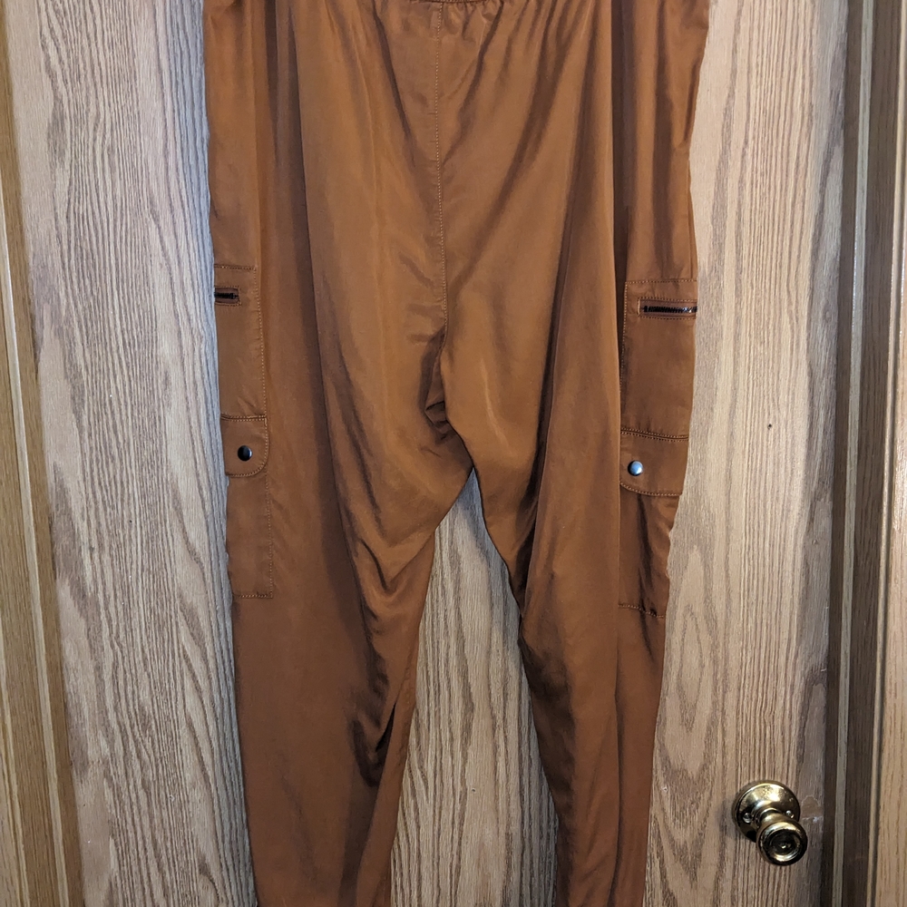 Banana Republic Women's Tan Cargo Jogger Pants - Picture 2 of 4